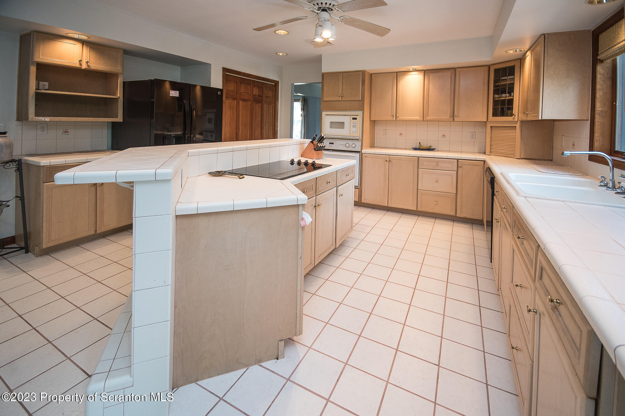 601 Hampton Road Clarks Summit, PA 18411 - Photo 9 of 23 Kitchen