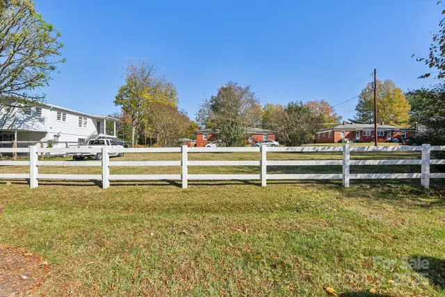 $220,000 | 6025 Crape Myrtle Lane, Charlotte, NC 28216