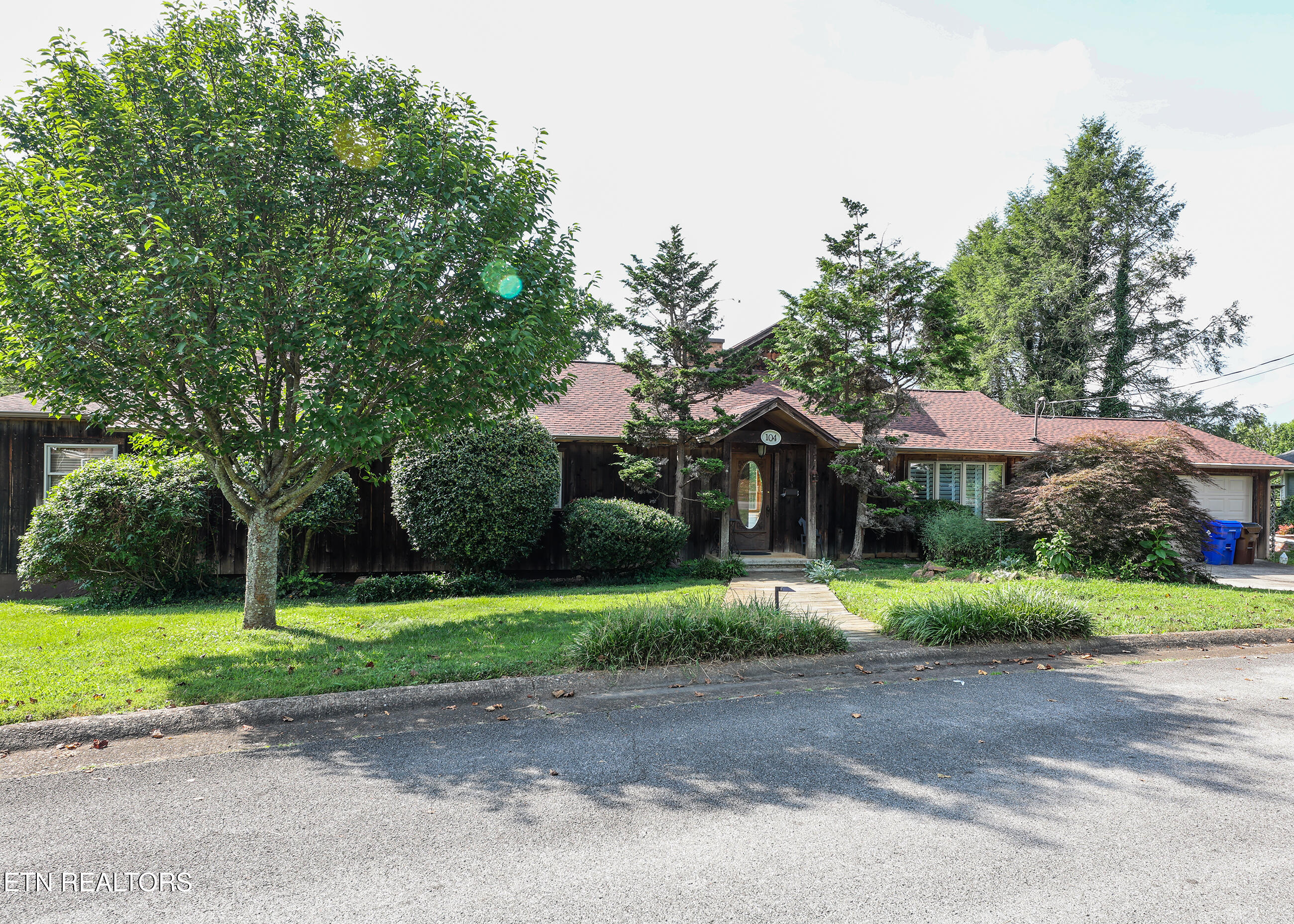 104 Ogden Circle Oak Ridge, TN 37830 - Photo 2 of 40 O179A8306 copy