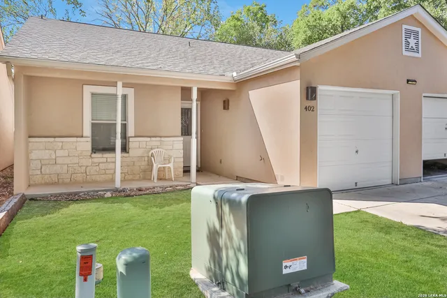 $1,300 | 3202 Eisenhauer Road, Unit 402, San Antonio, TX 78209