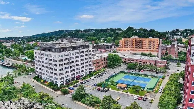 $329,000 | 10 Bay Street Landing, Unit 2L | Tompkinsville