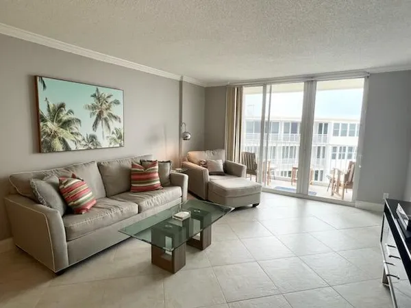$2,200 | 3540 South Ocean Boulevard, Unit 910, South Palm Beach, FL 33480