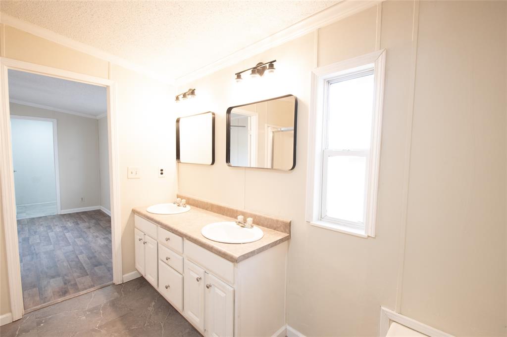128 Fob Lane Frierson, LA 71027 - Photo 13 of 22 a bathroom with a sink and a mirror