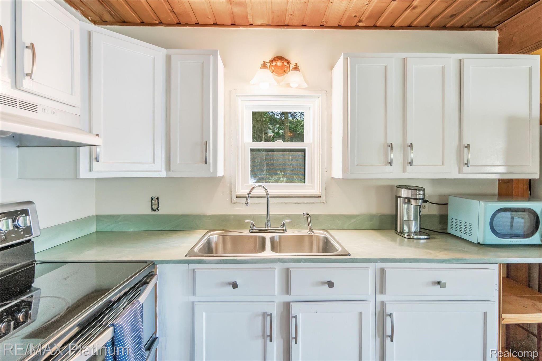 1725 Triangle Lake Road Howell, MI 48843 - Photo 15 of 46 Gallery Image 15