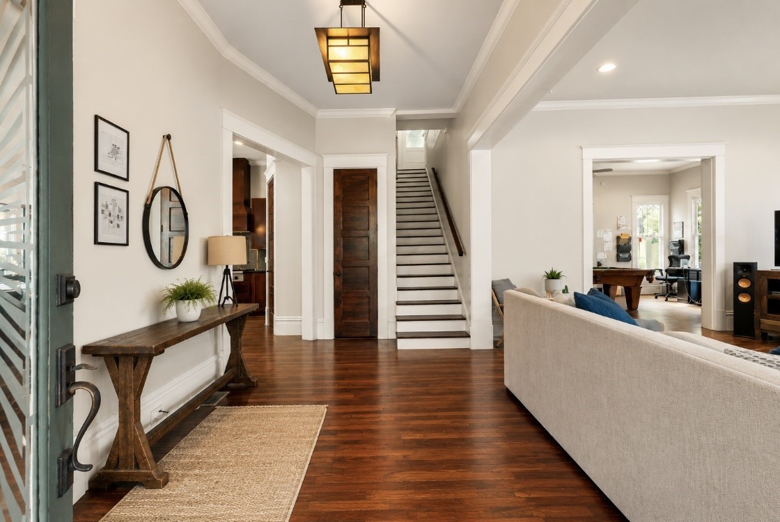 945 Harvard Street Houston, TX 77008 - Photo 12 of 47 a view of a hallway with wooden floor and couches