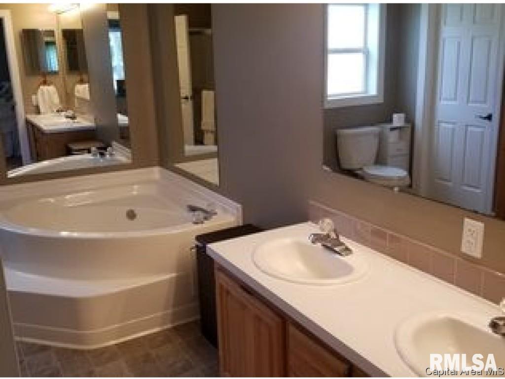 602 Bitterroot Drive Athens, IL 62613 - Photo 7 of 8 Gallery Image 7