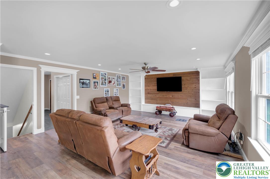 725 Buttermilk Road Hellertown, PA 18055 - Photo 12 of 66