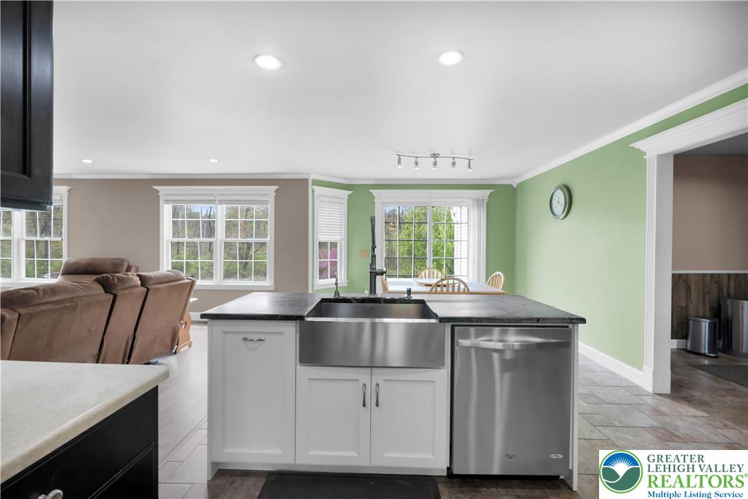 725 Buttermilk Road Hellertown, PA 18055 - Photo 16 of 66