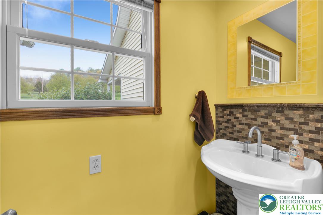 725 Buttermilk Road Hellertown, PA 18055 - Photo 22 of 66