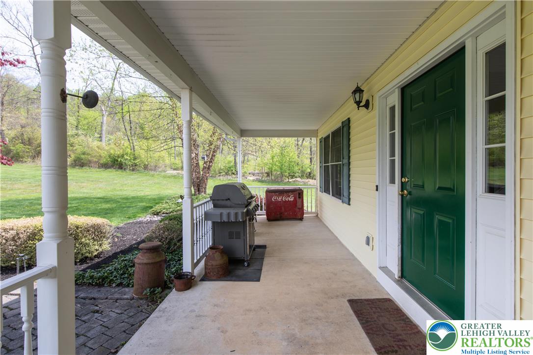 725 Buttermilk Road Hellertown, PA 18055 - Photo 5 of 66