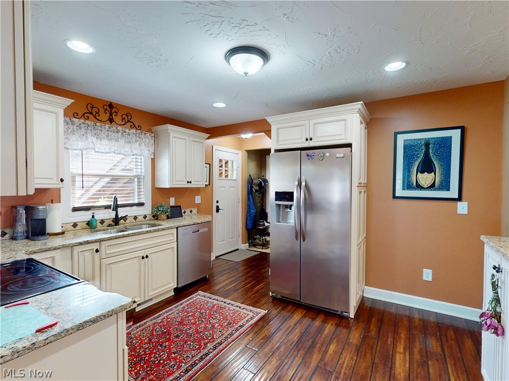 2414 Lakeside Avenue Northwest Canton, OH 44708 - Photo 15 of 34