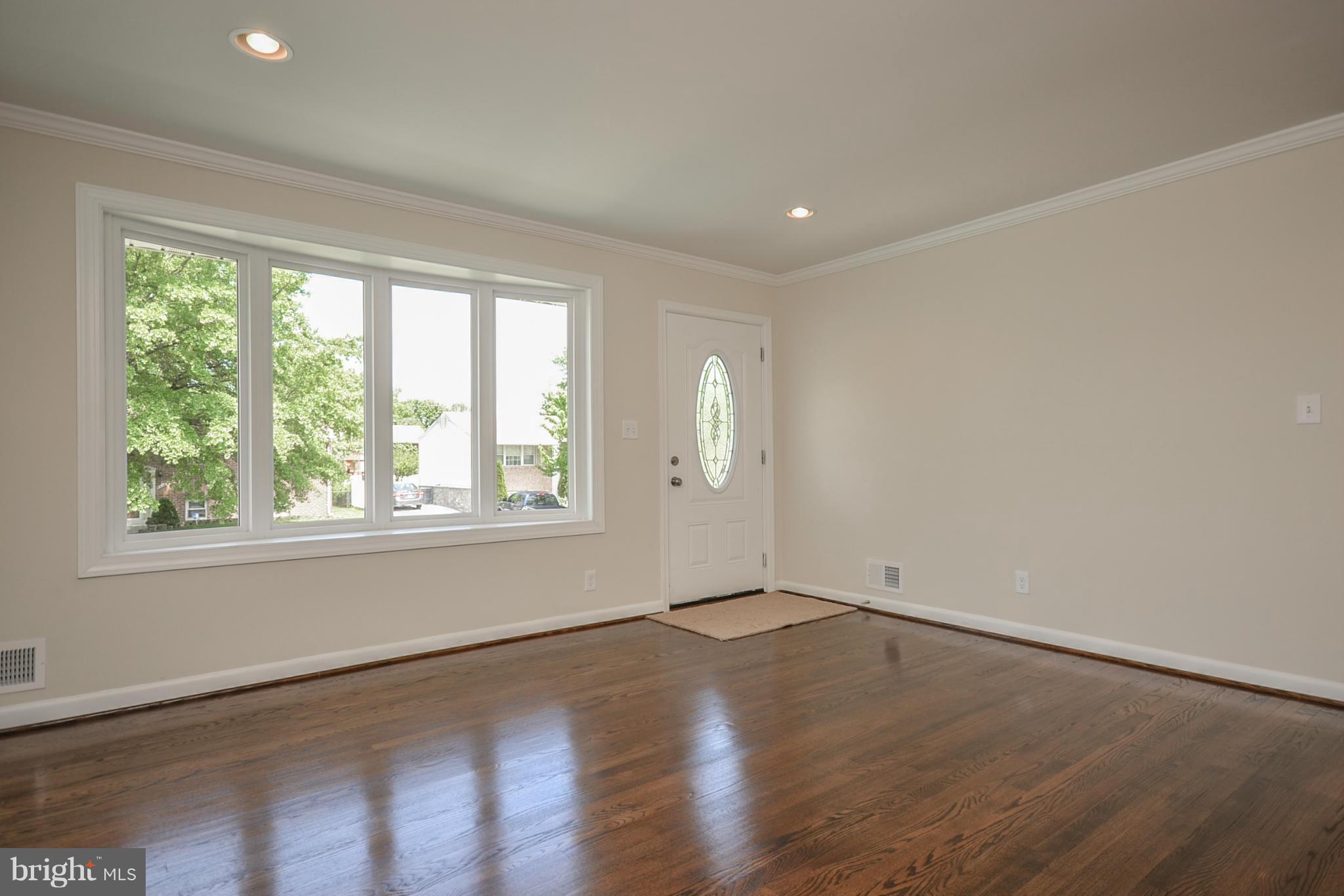8907 Mark Place Laurel, MD 20708 - Photo 3 of 30 Living Room