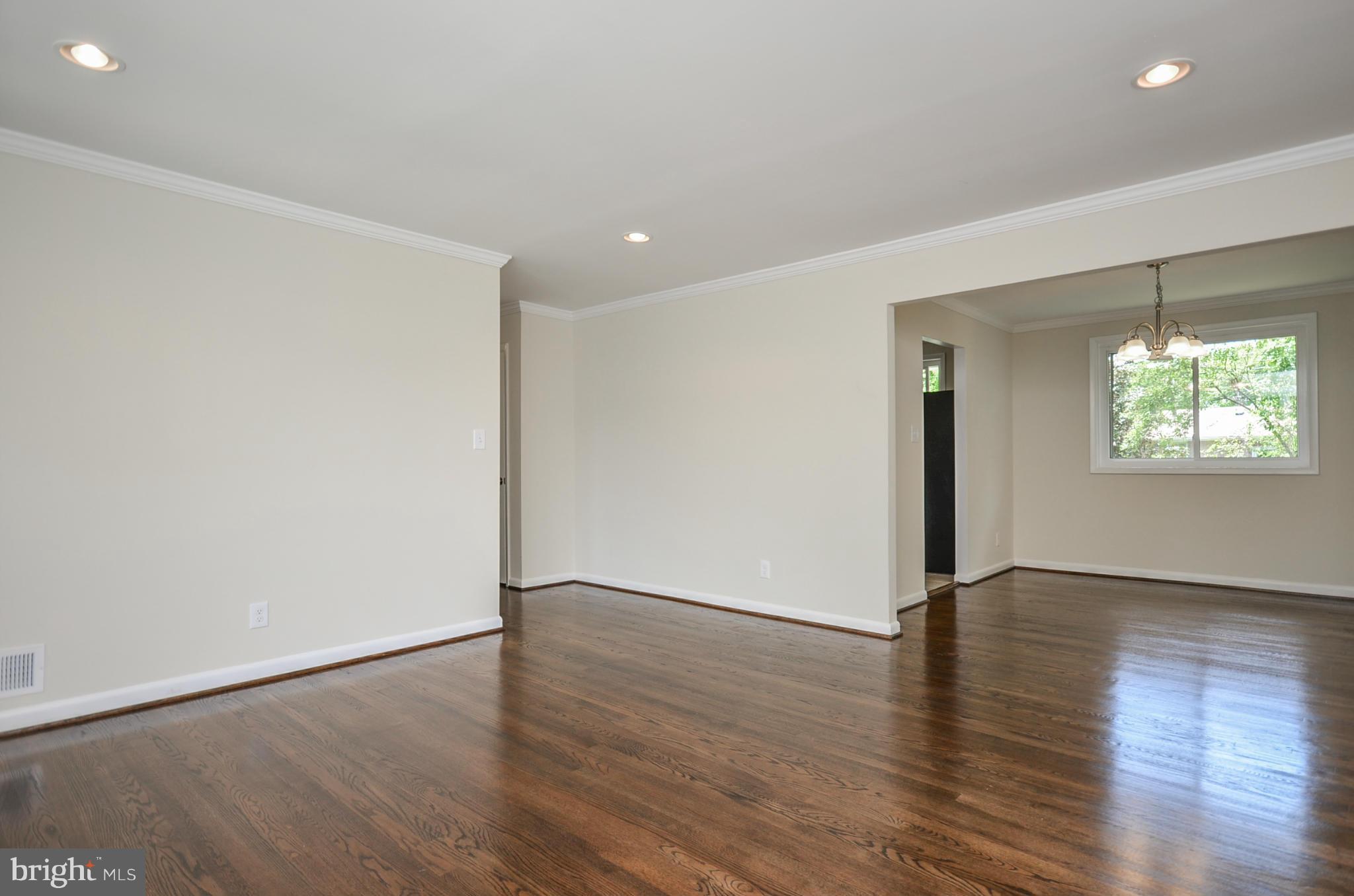 8907 Mark Place Laurel, MD 20708 - Photo 4 of 30 Living Room