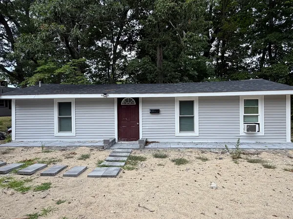 $1,300 | 138 Randolph Street, Unit 1, Weymouth, MA 02190