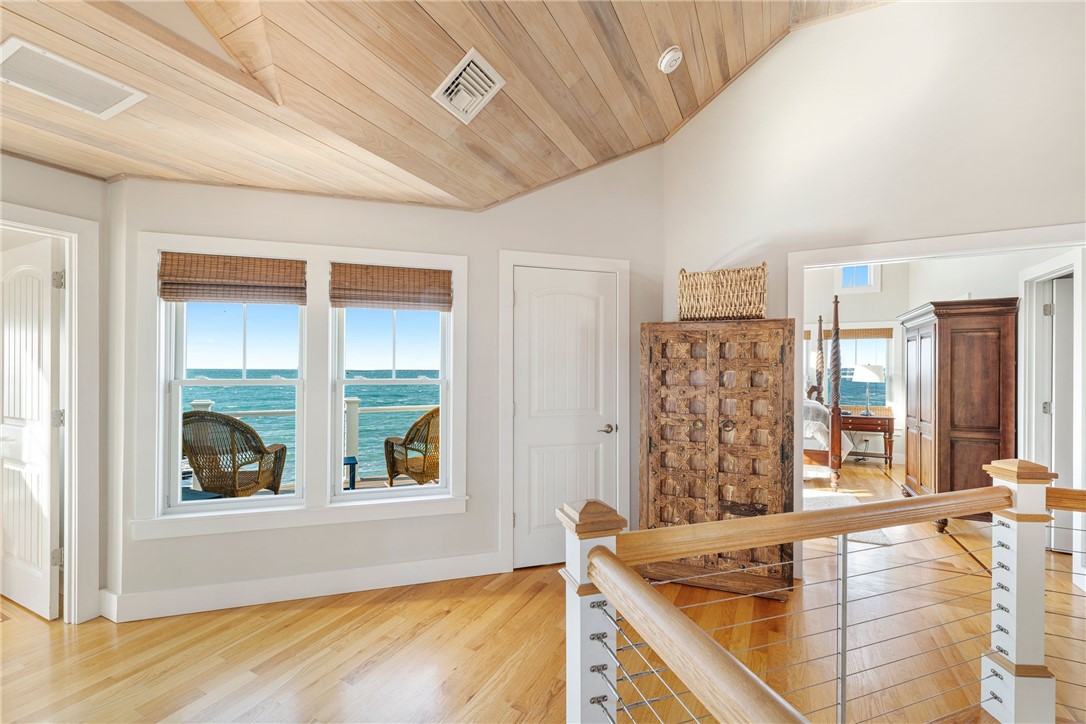 22 Shore Road Narragansett, RI 02882 - Photo 32 of 50