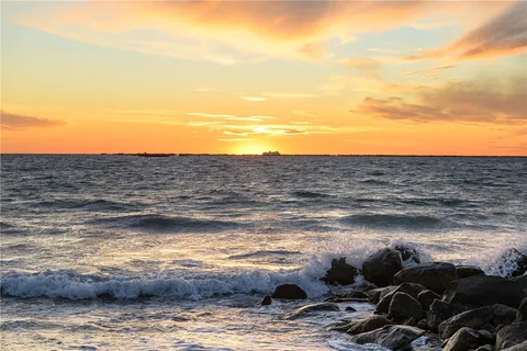 $3,600,000 | 22 Shore Road, Narragansett, RI 02882