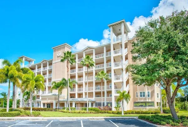 $2,700 | 7296 Marathon Drive, Unit 402, Seminole, FL 33777