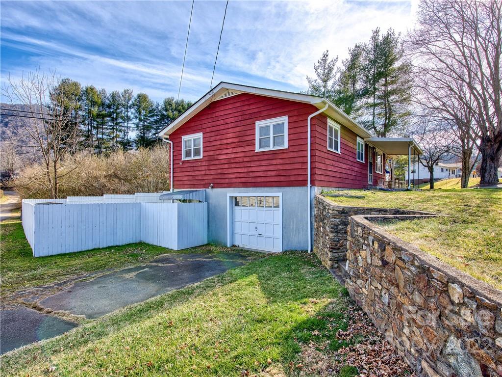 970 Ratcliff Cove Road Waynesville, NC 28786 - Photo 3 of 24 a view of a backyard with a garden