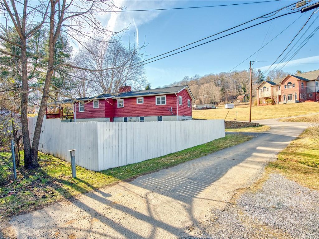 970 Ratcliff Cove Road Waynesville, NC 28786 - Photo 4 of 24 a view of a street with a building in the background