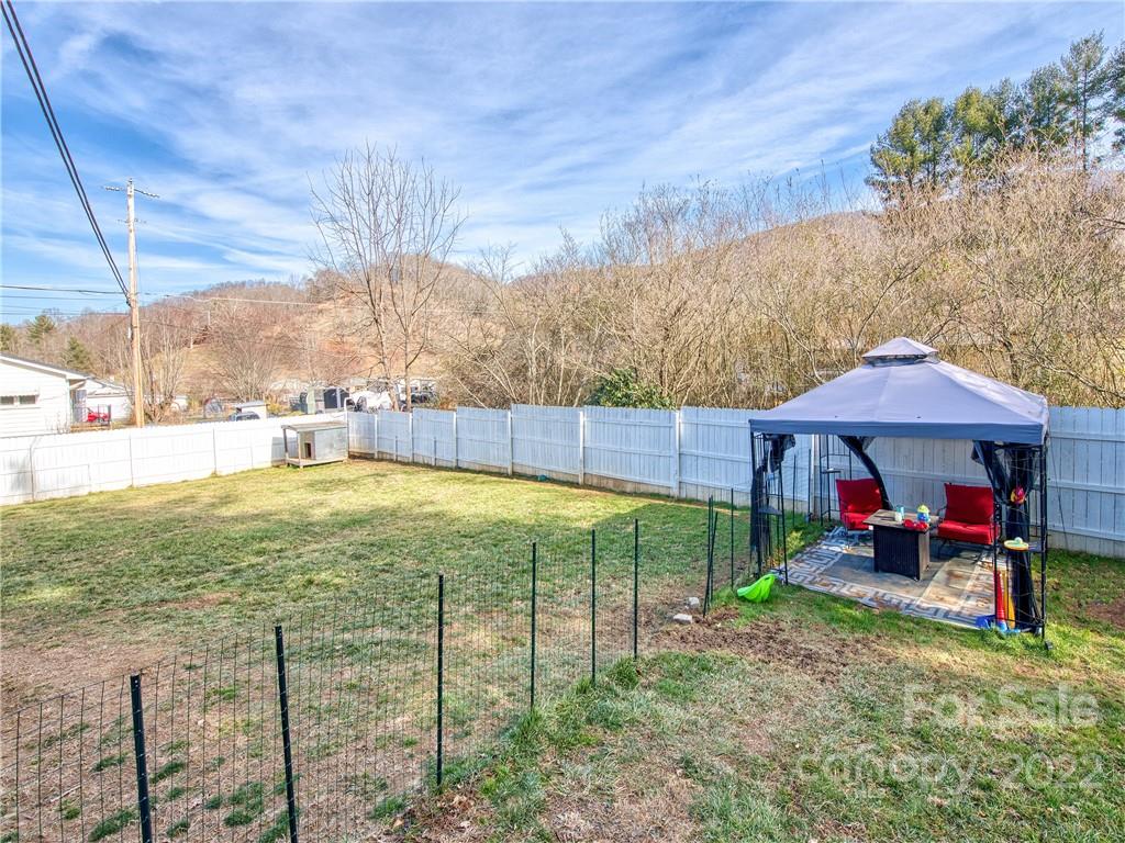 970 Ratcliff Cove Road Waynesville, NC 28786 - Photo 7 of 24 a view of outdoor space