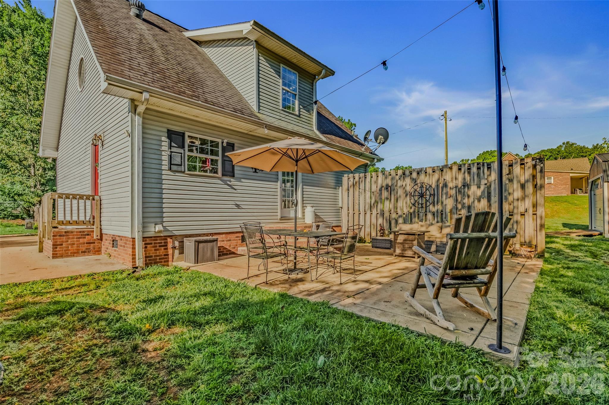 145 Wisconsin Avenue Elkin, NC 28621 - Photo 4 of 30