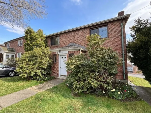 $4,400 | 9 Reservoir Road, Unit 2, Brookline, MA 02467