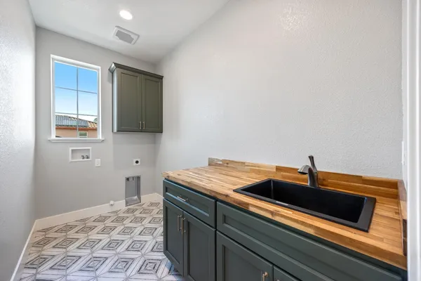 $669,000 | 2205 Armus Street, Woodland, CA 95776