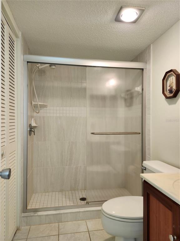 4260 Placida Road, Unit 21D Englewood, FL 34224 - Photo 23 of 38 a bathroom with a shower a toilet and a sink