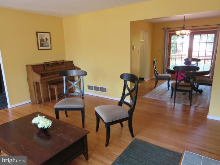 66 Rockland Road Ewing, NJ 08638 - Photo 3 of 23 Living Room
