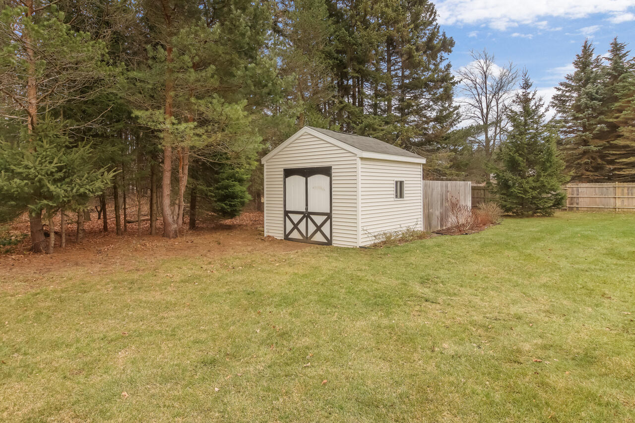 1288 Lipp Farm Road Benzonia, MI 49616 - Photo 4 of 63 5-Scene-5