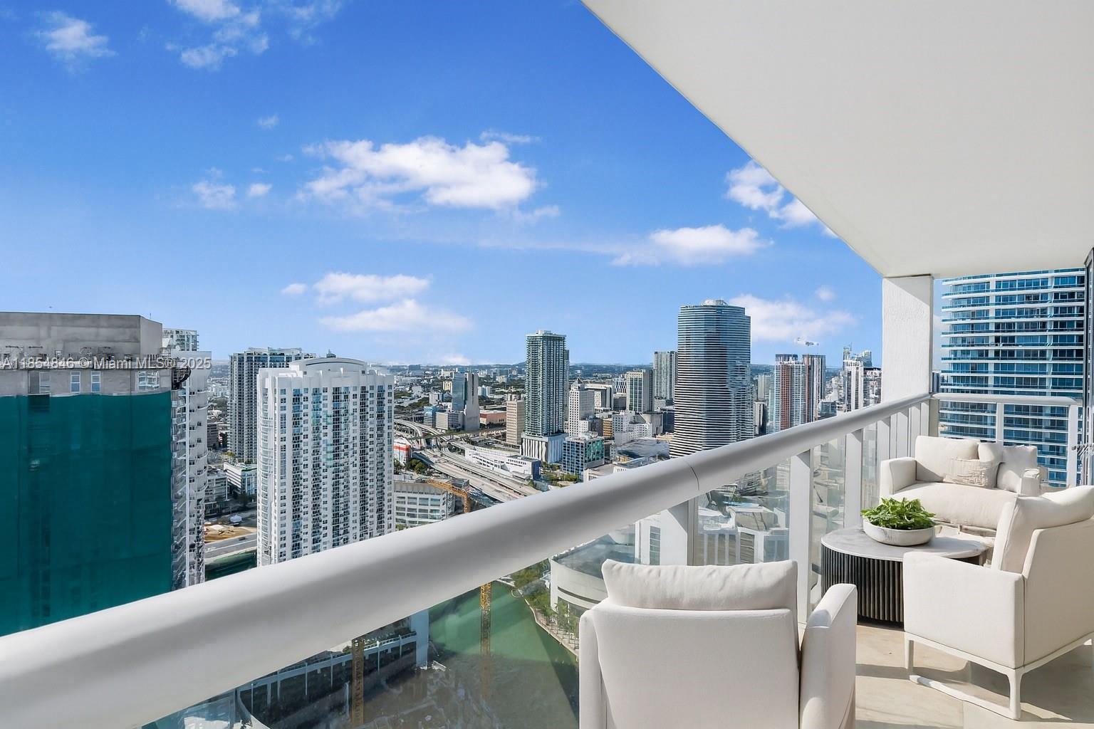485 Brickell Avenue, Unit 4404 Miami, FL 33131 - Photo 12 of 14 a view of a balcony with city view