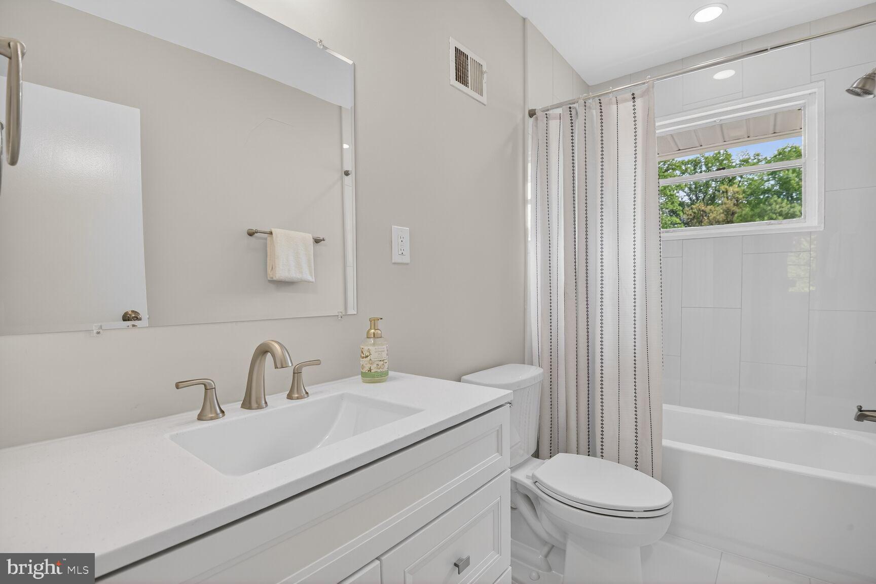 5363 Pooks Hill Road Bethesda, MD 20814 - Photo 21 of 25