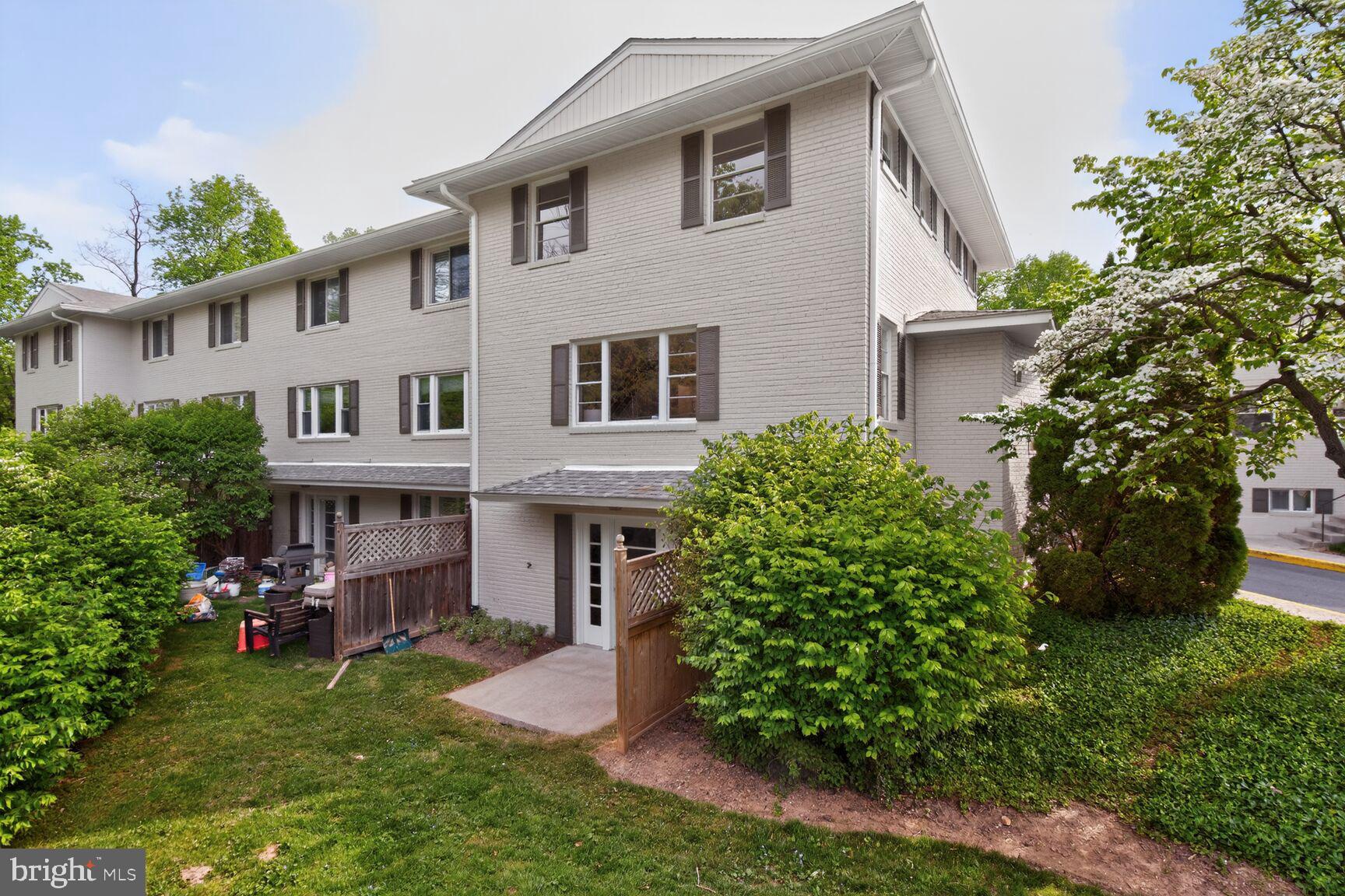 5363 Pooks Hill Road Bethesda, MD 20814 - Photo 3 of 25
