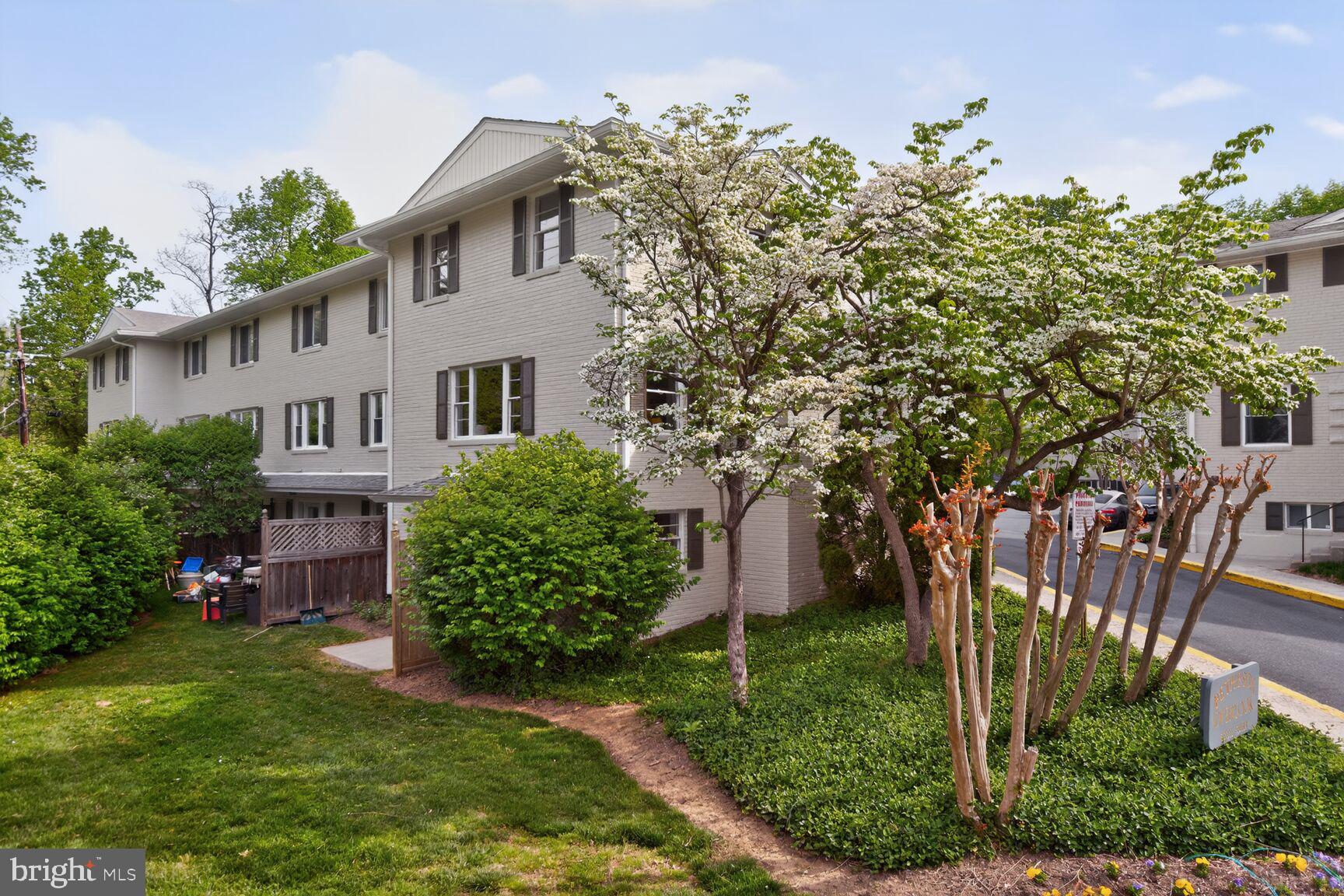 5363 Pooks Hill Road Bethesda, MD 20814 - Photo 4 of 25
