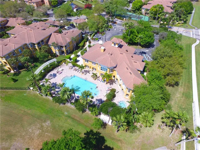 $285,000 | 5020 Fairways Circle, Unit J101, Vero Beach, FL 32967