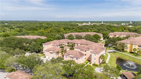 $275,000 | 5020 Fairways Circle, Unit J101, Vero Beach, FL 32967