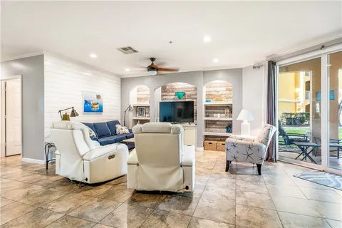 $275,000 | 5020 Fairways Circle, Unit J101, Vero Beach, FL 32967