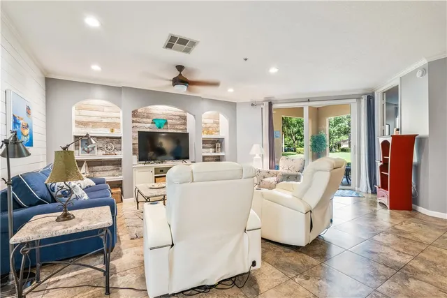 $285,000 | 5020 Fairways Circle, Unit J101, Vero Beach, FL 32967