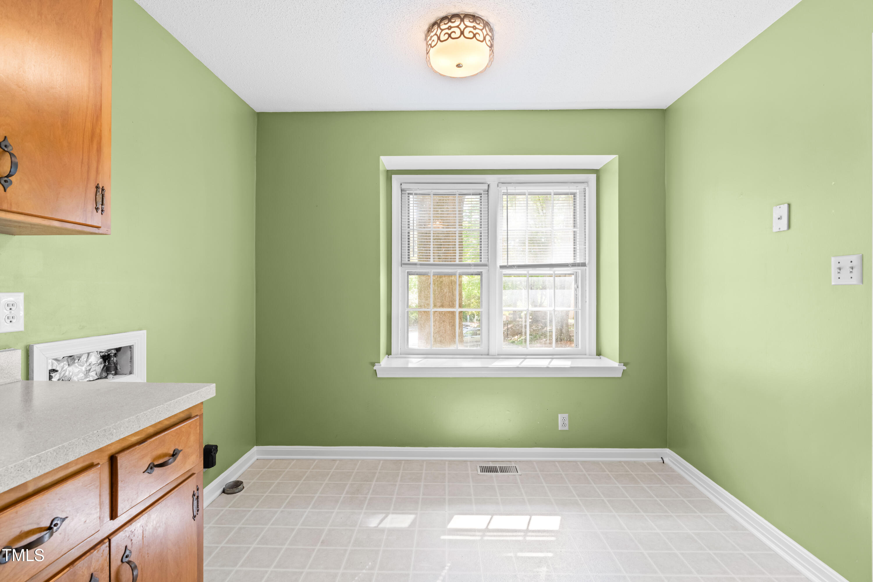 3029 Wycliff Road Raleigh, NC 27607 - Photo 15 of 35 a view of an empty room with a window