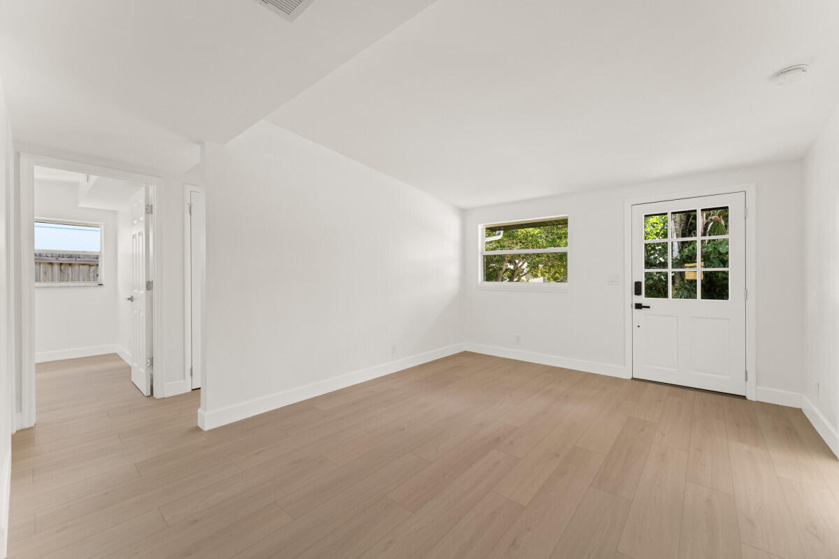 3797 Bahama Road Palm Beach Gardens, FL 33410 - Photo 20 of 33 an empty room with windows