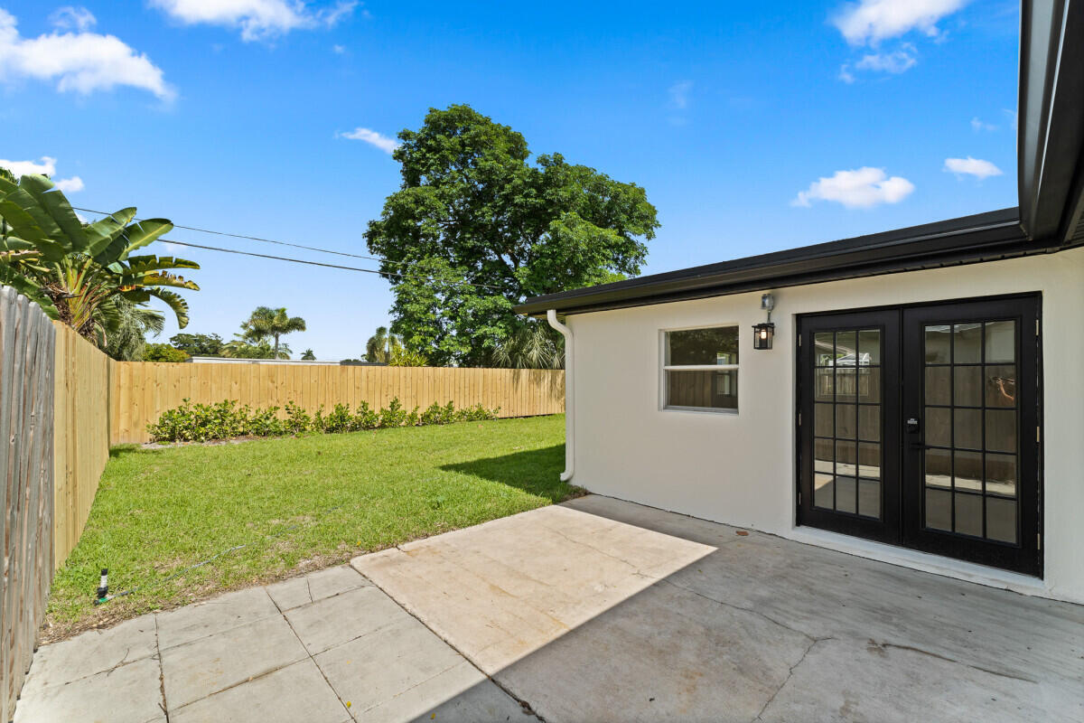 3797 Bahama Road Palm Beach Gardens, FL 33410 - Photo 30 of 33 a view of backyard with a garden