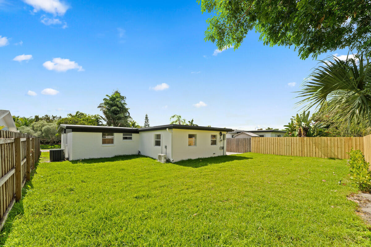 3797 Bahama Road Palm Beach Gardens, FL 33410 - Photo 32 of 33 a view of a house with a yard