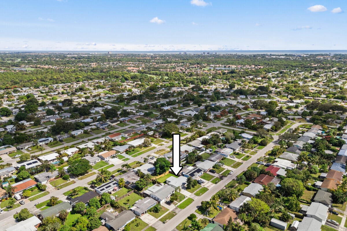 3797 Bahama Road Palm Beach Gardens, FL 33410 - Photo 33 of 33 a view of city and mountain
