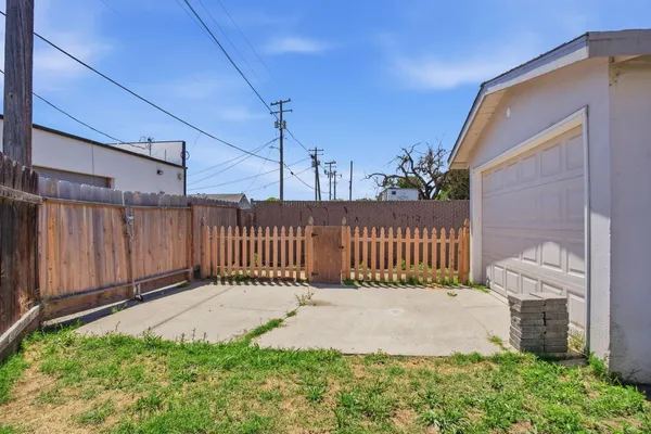 $379,000 | 341 2nd Street, Livingston, CA 95334