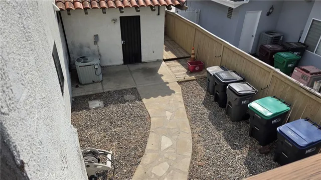 a view of backyard with a garden