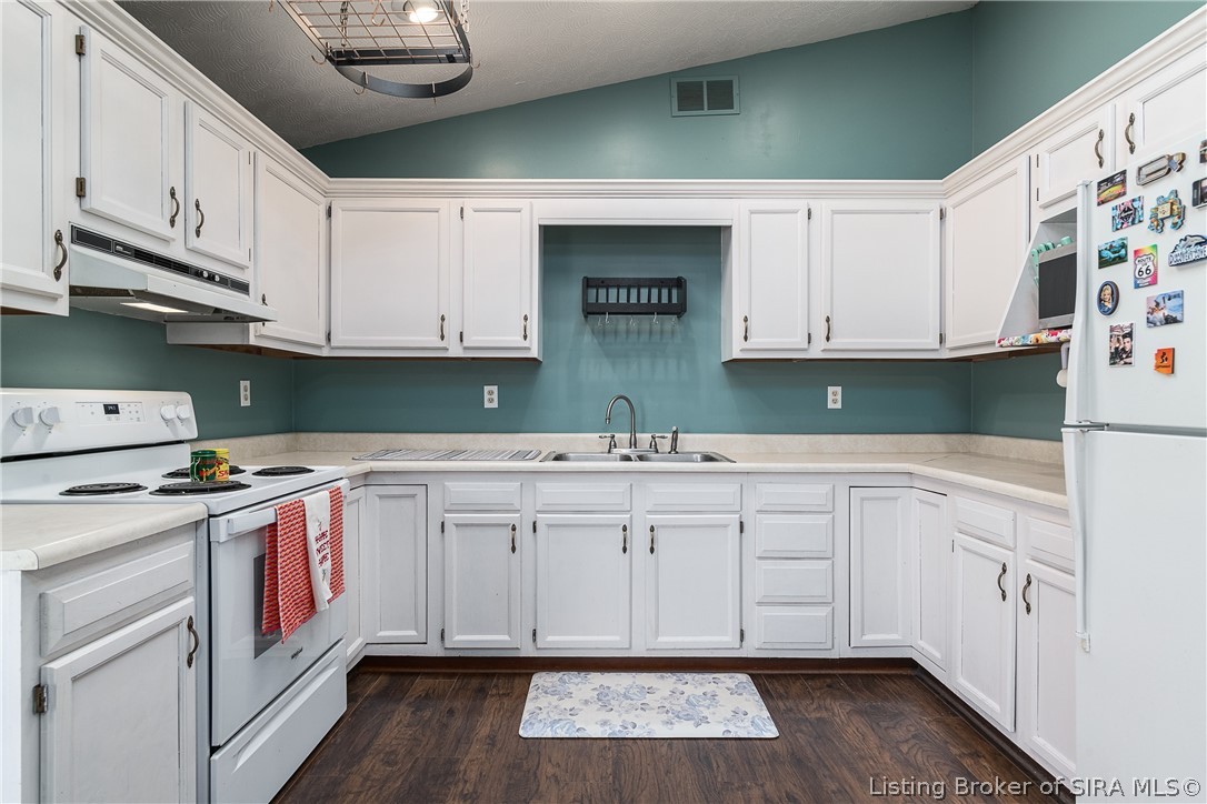 2321 Blue Lick Road Henryville, IN 47126 - Photo 12 of 30