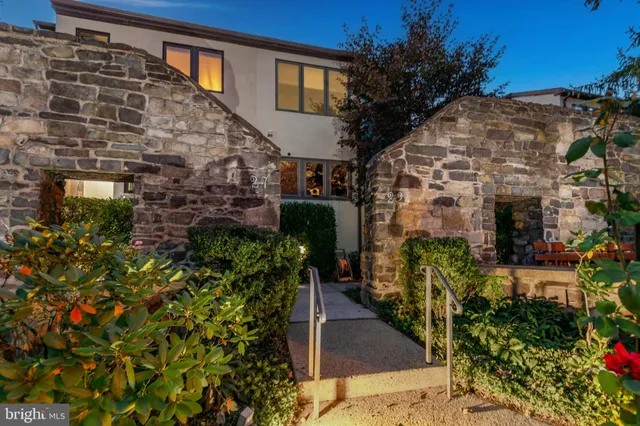 a house view with a outdoor space