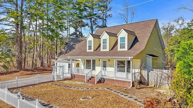 $285,000 | 610 West 6th Avenue, Raeford, NC 28376