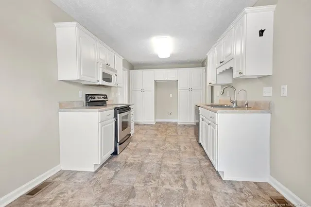 $285,000 | 610 West 6th Avenue, Raeford, NC 28376