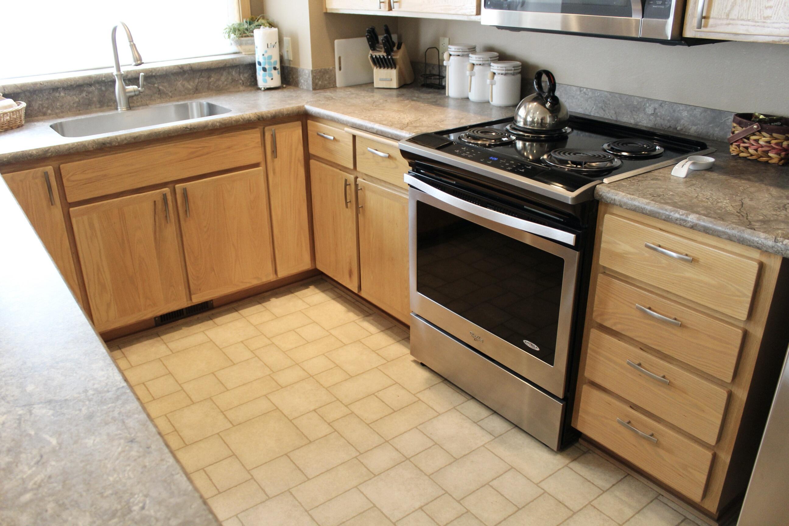 57378 Beaver Ridge Loop, Unit 34D1 Sunriver, OR 97707 - Photo 11 of 25 12-kit-R34.